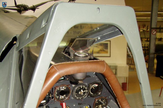0042_Hannover_Laatzen_Focke-Wulf_Fw_190_A-8_Windschutz_Reflexvisier_Cockpit