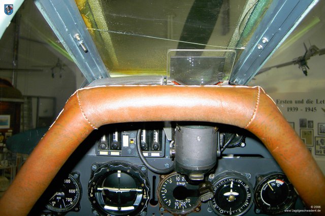 0043_Hannover_Laatzen_Focke-Wulf_Fw_190_A-8_Reflexvisier_Cockpit