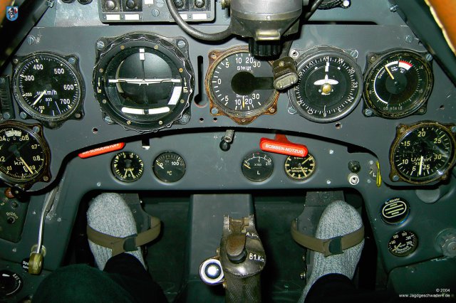 0051_Hannover_Laatzen_Focke-Wulf_Fw_190_A-8_Cockpit_Instrumente