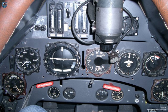 0052_Hannover_Laatzen_Focke-Wulf_Fw_190_A-8_Flugueberwachungsinstrumente_Cockpit