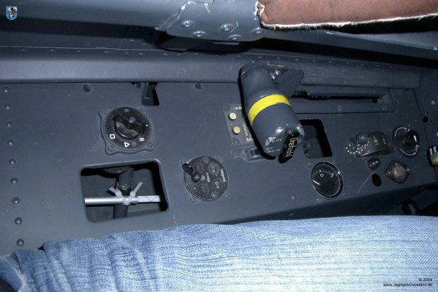 0056_Hannover_Laatzen_Focke-Wulf_Fw_190_A-8_Leistungshebel_Drehzahl_Cockpit