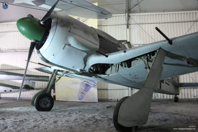 0015_Paris_Le_Bourget_Focke-Wulf_Fw_190_A-8_Ansicht_von_links_unten