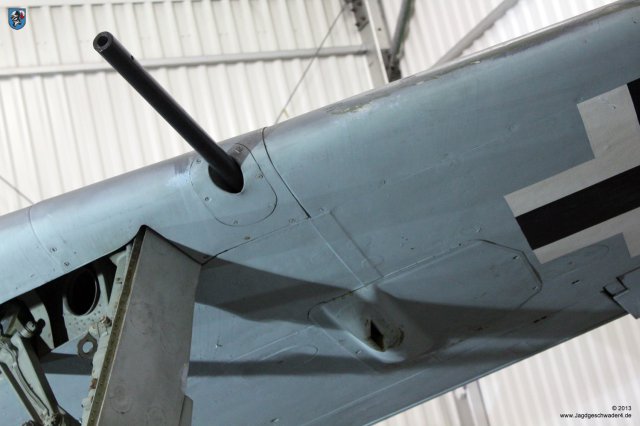 0017_Paris_Le_Bourget_Focke-Wulf_Fw_190_A-8_Fluegelkanone_und_Klappe_fuer_deren_Ein-_und_Ausbau