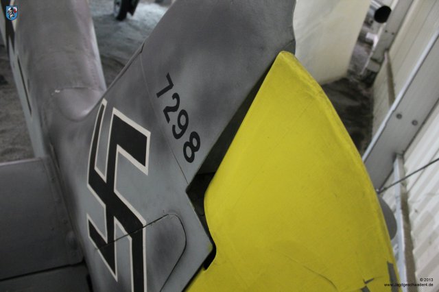 0069_Paris_Le_Bourget_Focke-Wulf_Fw_190_A-8_Seitenleitwerk_Hakenkreuz_Werknummer_7298