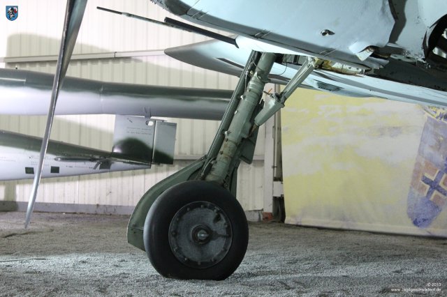 0082_Paris_Le_Bourget_Focke-Wulf_Fw_190_A-8_Fahrwerk_Ansicht_von_innen