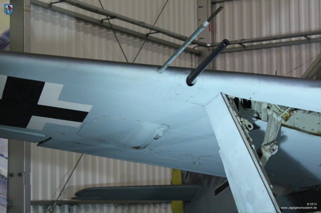 0084_Paris_Le_Bourget_Focke-Wulf_Fw_190_A-8_Federbeinabdeckung_Knickstrebe_Pitotrohr