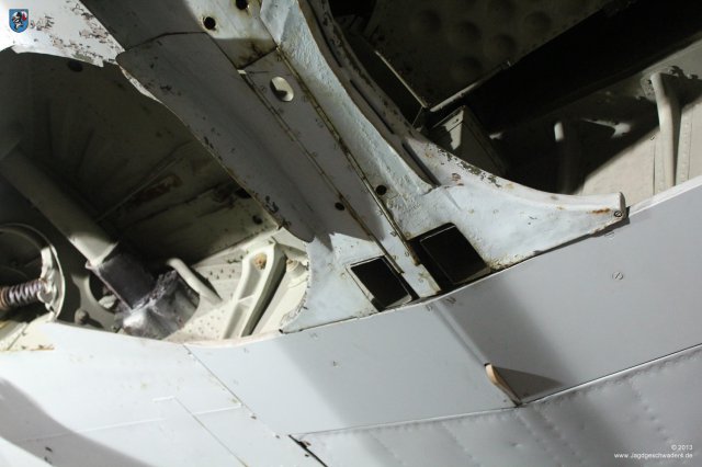0090_Paris_Le_Bourget_Focke-Wulf_Fw_190_A-8_Fahrwerkschacht_Huelsenauswurf