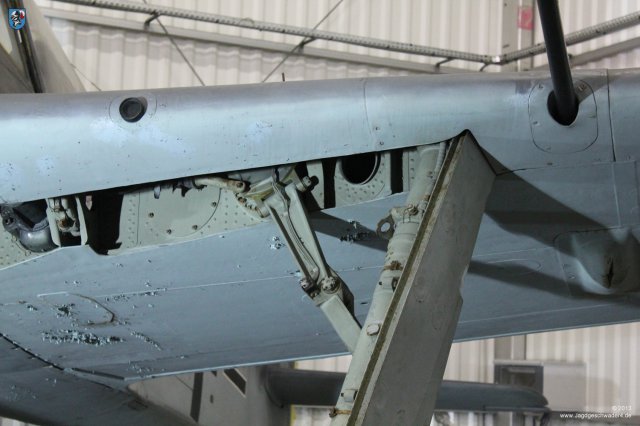 0095_Paris_Le_Bourget_Focke-Wulf_Fw_190_A-8_Knickstrebe_des_rechten_Fahrgestells