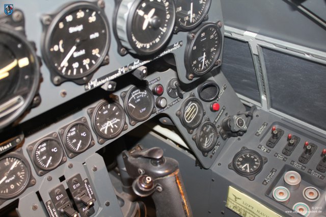 0002_Berlin_Focke-Wulf_Fw_190_Cockpit_Nachbau_Instrumente