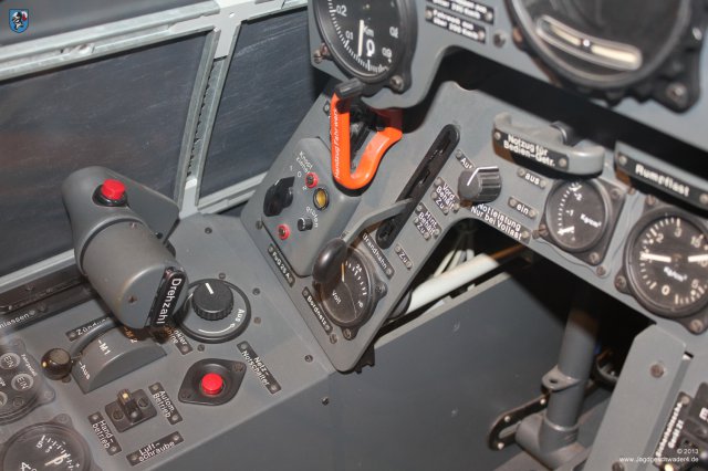 0003_Berlin_Focke-Wulf_Fw_190_Cockpit_Nachbau_Brandhahn