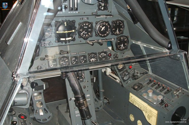 0013_Berlin_Focke-Wulf_Fw_190_Cockpit_Nachbau_Instrumente
