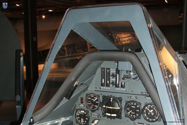0025_Berlin_Focke-Wulf_Fw_190_Cockpit_Nachbau_Hauptinstrumente
