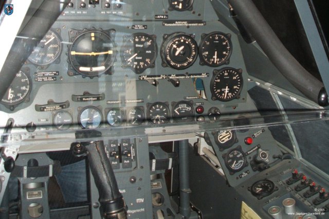 0028_Berlin_Focke-Wulf_Fw_190_Cockpit_Nachbau_Uebersicht