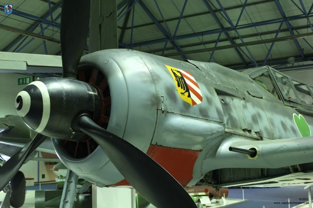 0006_London_Hendon_Focke-Wulf_Fw_190_S-8_Motorverkleidung_Wappen_I_Gruppe_Jagdgeschwader_JG_54