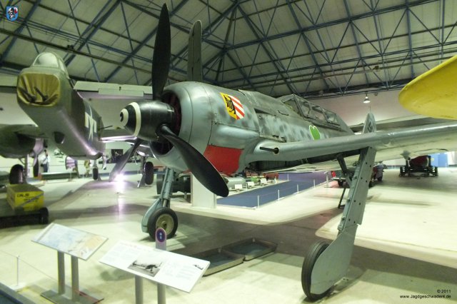 0007_London_Hendon_Focke-Wulf_Fw_190_S-8_Ansicht_von_vorne_links