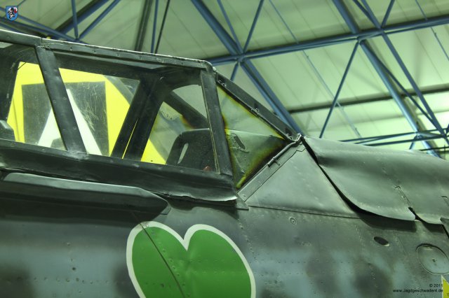 0021_London_Hendon_Focke-Wulf_Fw_190_S-8_Windschutz_Scheibenspuelung