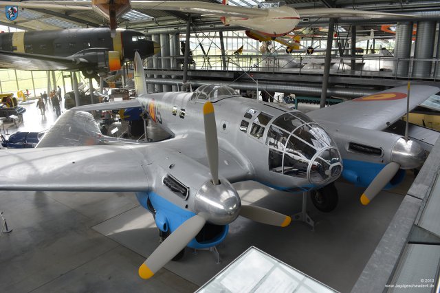 0001_Oberschleissheim_Heinkel_He_111_H-16_CASA_C-2_111b_Ansicht_Cockpit_Kanzel_Triebwerk