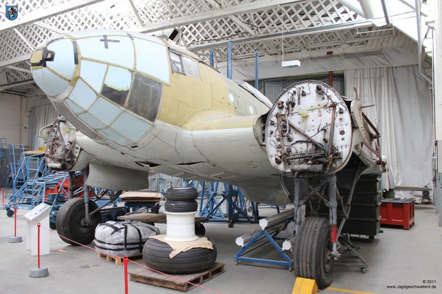 0001_Duxford_Heinkel_He_111_H-16_CASA_C-2_111b_Ansicht_Restaurierung