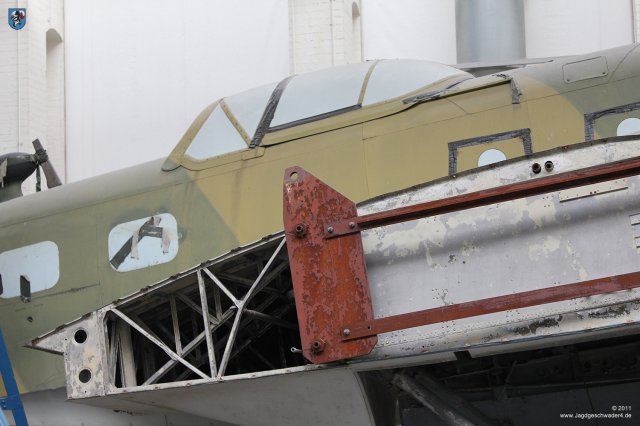 0006_Duxford_Heinkel_He_111_H-16_CASA_C-2_111b_B-Stand_Tragflaeche