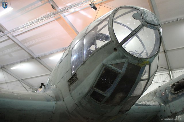 0005_Paris_Le-Bourget_Heinkel_He_111_H-16_CASA_C-2_111d_Leuchtpatronenkasten_Kanzel_unten_rechts