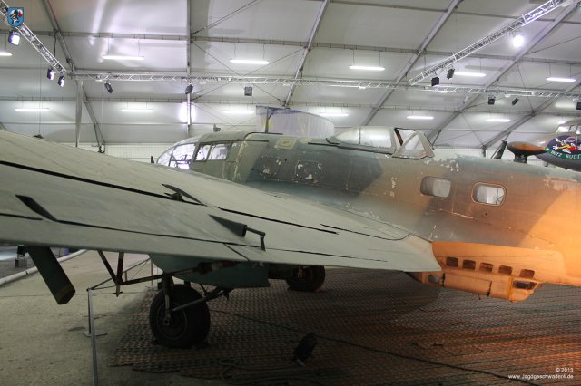 0038_Paris_Le-Bourget_Heinkel_He_111_H-16_CASA_C-2_111d_Tragflaeche_Flugzeugrumpf