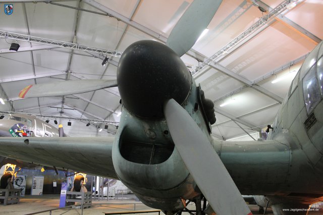 0046_Paris_Le-Bourget_Heinkel_He_111_H-16_CASA_C-2_111d_Triebwerk_Kuehler_Luftschraube_Spinner