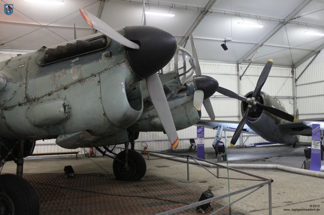 0048_Paris_Le-Bourget_Heinkel_He_111_H-16_CASA_C-2_111d_Bomber_P47_Thunderbolt_Vergleich