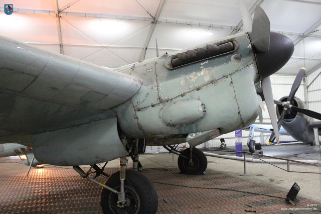 0049_Paris_Le-Bourget_Heinkel_He_111_H-16_CASA_C-2_111d_Aussenseite_Flugmotor_Rolls-Royce-Merlin