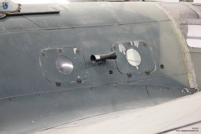 0061_Paris_Le-Bourget_Heinkel_He_111_H-16_CASA_C-2_111d_Fenster_Lastenraum