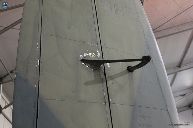 0070_Paris_Le-Bourget_Heinkel_He_111_H-16_CASA_C-2_111d_Ausgleichsgewicht_Seitenruder