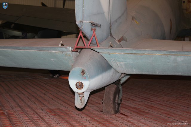 0073_Paris_Le-Bourget_Heinkel_He_111_H-16_CASA_C-2_111d_Heck_Schleppvorrichtung