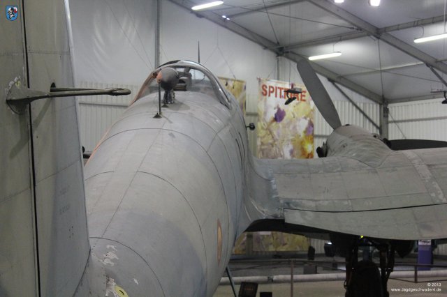 0080_Paris_Le-Bourget_Heinkel_He_111_H-16_CASA_C-2_111d_Seitenleitwerk_Rumpfoberseite