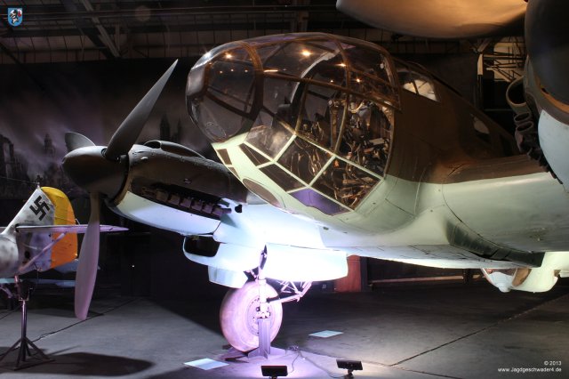 0001_London-Hendon_Heinkel_He_111_H-20_WNr_701152_Kanzel_Ansicht