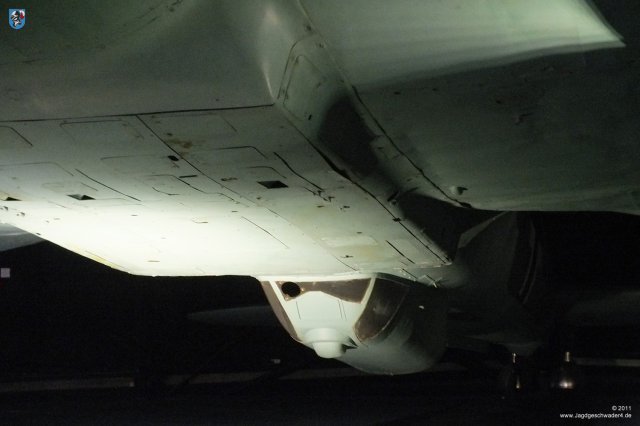 0012_London-Hendon_Heinkel_He_111_H-20_WNr_701152_Lastentraeger_Bodenwanne