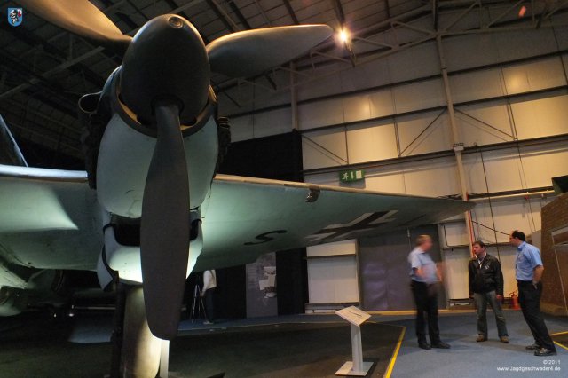 0013_London-Hendon_Heinkel_He_111_H-20_WNr_701152_Luftschraube_Tragflaeche
