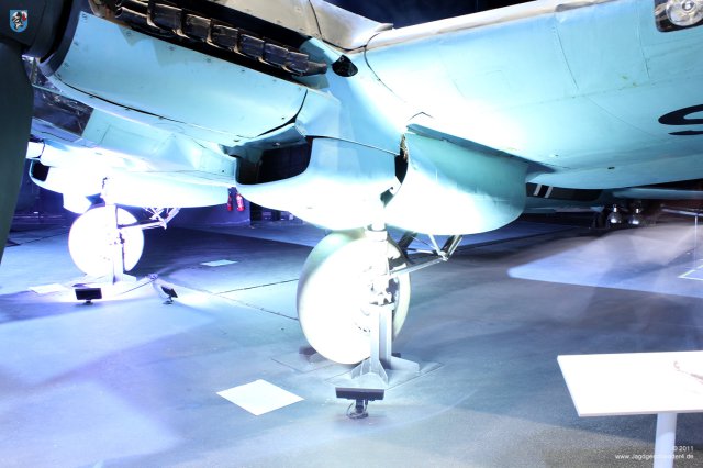 0017_London-Hendon_Heinkel_He_111_H-20_WNr_701152_Kuehler_Jumo_211