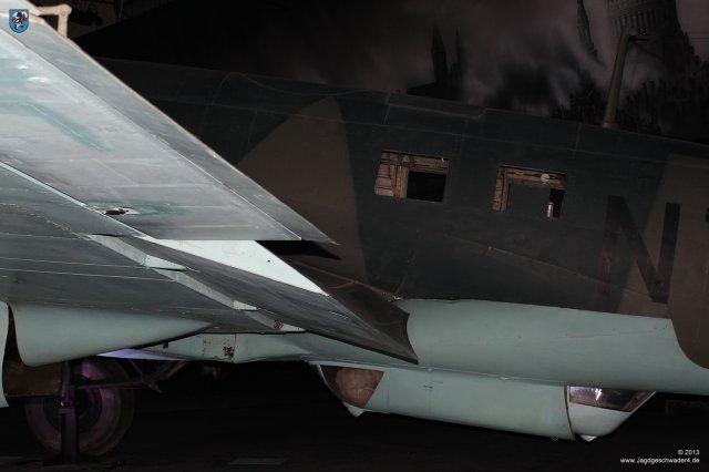 0020_London-Hendon_Heinkel_He_111_H-20_WNr_701152_Landeklappe_Querruder