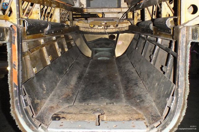 0026_London-Hendon_Heinkel_He_111_H-20_WNr_701152_vorderer_Lafettenkorb_D-Stand