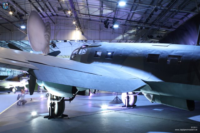0037_London-Hendon_Heinkel_He_111_H-20_WNr_701152_Tragflaeche_Rumpf