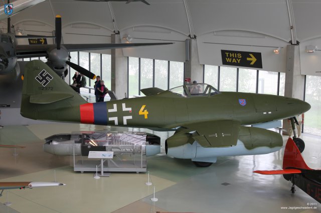 0035_Jagdflugzeug_Messerschmitt_Me_262_Schwalbe_gelbe_4_RAF-Museum_Hendon