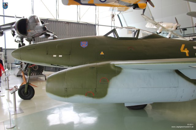 0036_Jagdflugzeug_Messerschmitt_Me_262_Schwalbe_gelbe_4_RAF-Museum_Hendon