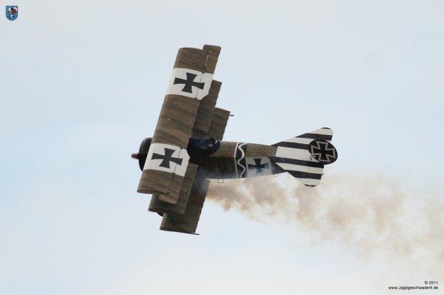 0009_Jagdflugzeug_Fokker_Dr_I_Dreidecker_im_Flug_Flying_Legends