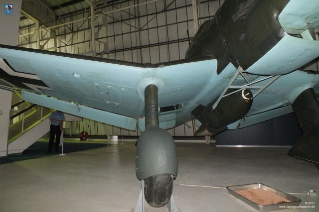 0022_London-Hendon_Junkers_Ju_87_G-2_Stuka_WNr_494083_Fahrgestell_Verkleidung_Knickfluegel