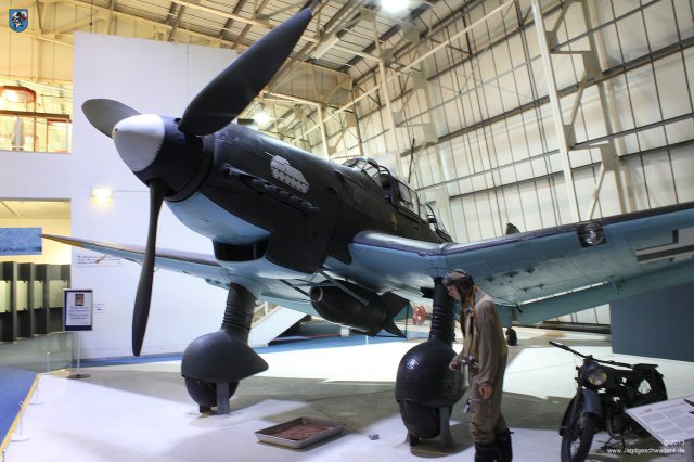 0026_London-Hendon_Junkers_Ju_87_G-2_Stuka_WNr_494083_Ansicht_vorne_links