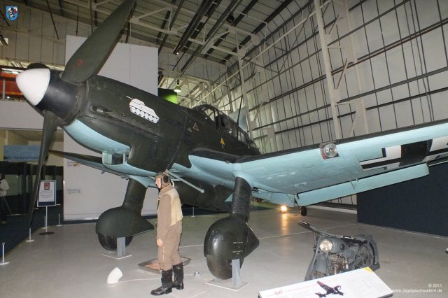 0027_London-Hendon_Junkers_Ju_87_G-2_Stuka_WNr_494083_Landescheinwerfer_Tragflaechen_Vorderkante_Sturzkampf_Bomber
