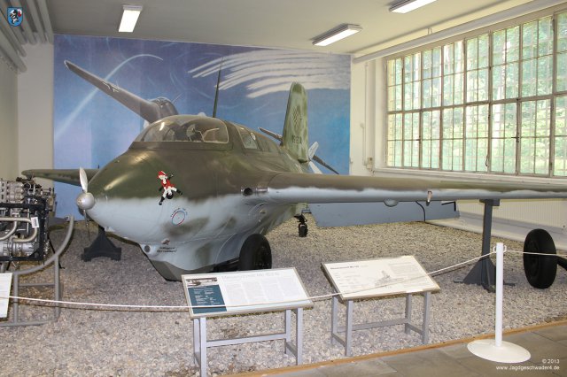 0001_Berlin-Gatow_Messerschmitt_Me_163_B_Komet_WNr_191904_Ansicht_vorne_links