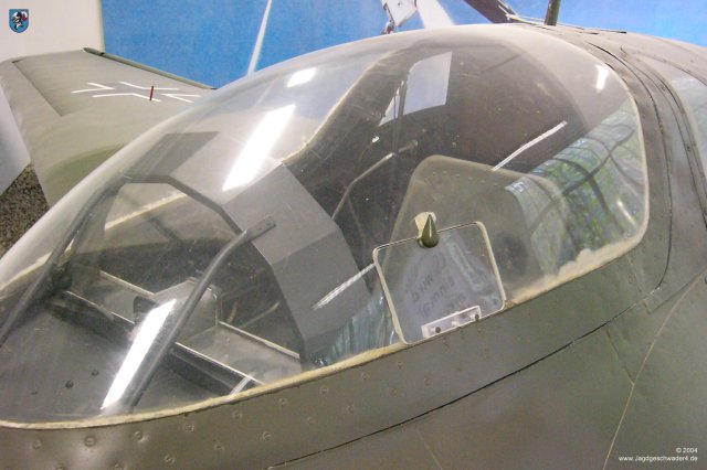 0004_Berlin-Gatow_Messerschmitt_Me_163_B_Komet_WNr_191904_Cockpit_Panzerscheibe