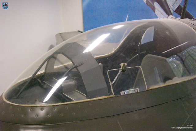 0005_Berlin-Gatow_Messerschmitt_Me_163_B_Komet_WNr_191904_Panzerscheibe_Fuehrerraum