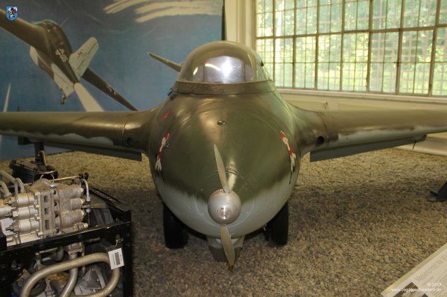0006_Berlin-Gatow_Messerschmitt_Me_163_B_Komet_WNr_191904_Bug_Ansicht_Front