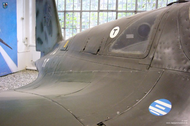 0007_Berlin-Gatow_Messerschmitt_Me_163_B_Komet_WNr_191904_Sichtscheibe_Rueckenverkleidung_Tragflaechen_Uebergangsverkleidung